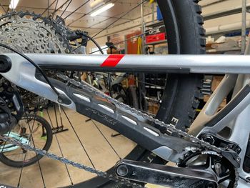 Used Pivot FIREBIRD Team XTR w/ Carbon Wheels 2023 2023 Mountainbike, Light Gray, 29 — image 9 of 12