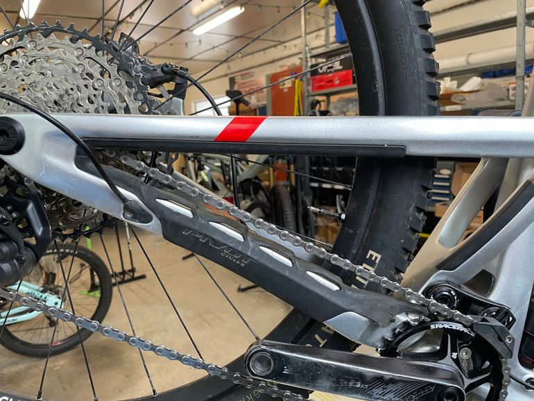 Used Pivot FIREBIRD Team XTR w/ Carbon Wheels 2023 2023 Mountainbike, Light Gray, 29 — image 9 of 12