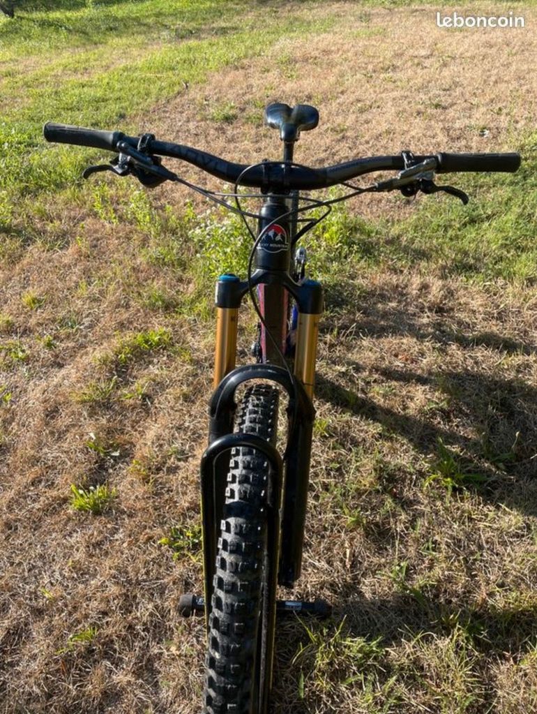 Used Rocky Mountain Altitude Carbon 90 Rally Edition 2021 2021 Mountainbike, Blue, 27.5, 29 — image 3 of 12