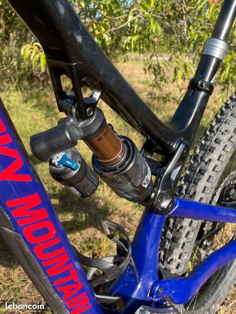 Used Rocky Mountain Altitude Carbon 90 Rally Edition 2021 2021 Mountainbike, Blue, 27.5, 29 — image 4 of 12