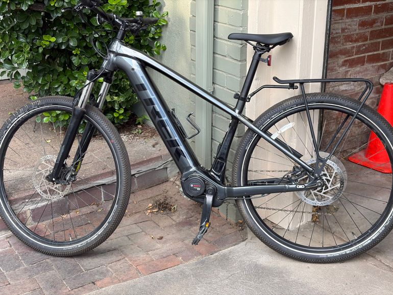 Used Trek Powerfly 4 2021 2021 Mountainbike, Green, 27.5, 29 — image 1 of 5