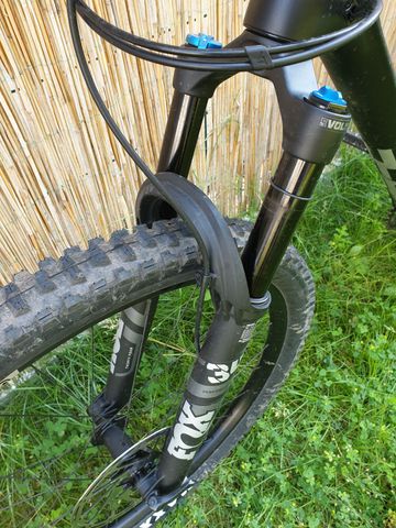 Used YT Industries Izzo CORE 2 29 2023 2023 Mountainbike, Black, 29 — image 7 of 9