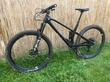 Used YT Industries Izzo CORE 2 29 2023 2023 Mountainbike, Black, 29 — image 1 of 9