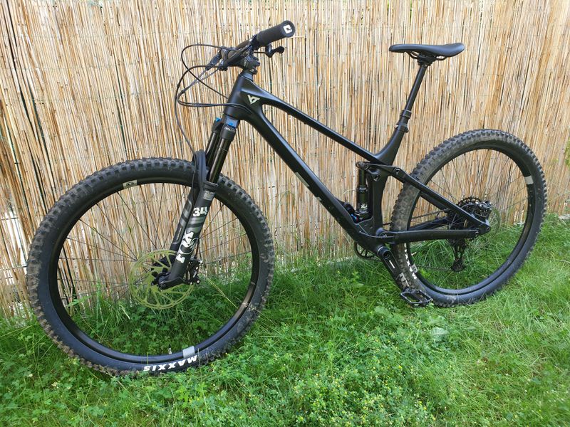 Used YT Industries Izzo CORE 2 29 2023 2023 Mountainbike, Black, 29 — image 1 of 9