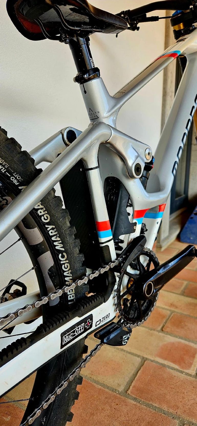 Used Mondraker Summum Shimano Saint 2024 Mountainbike, White — image 2 of 5