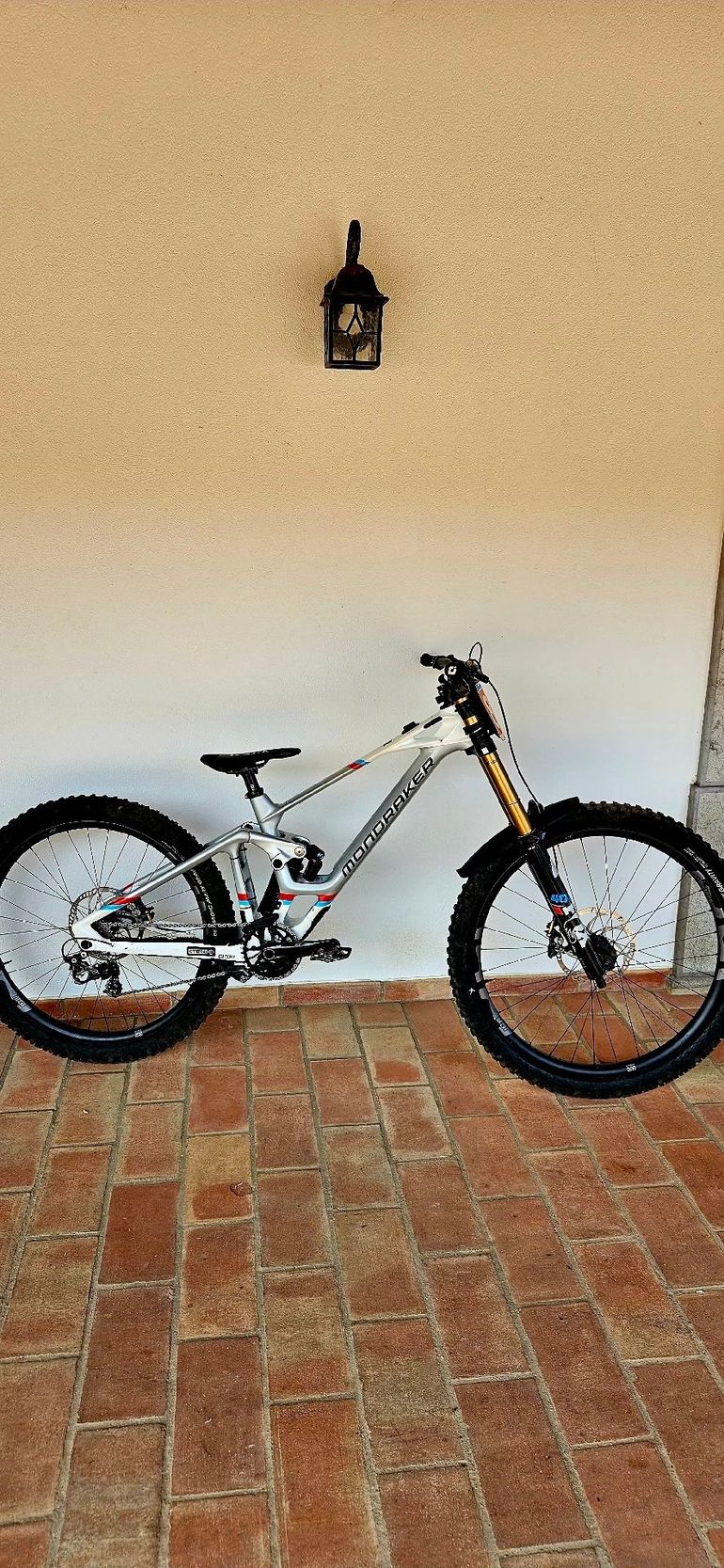 Used Mondraker Summum Shimano Saint 2024 Mountainbike, White — image 1 of 5