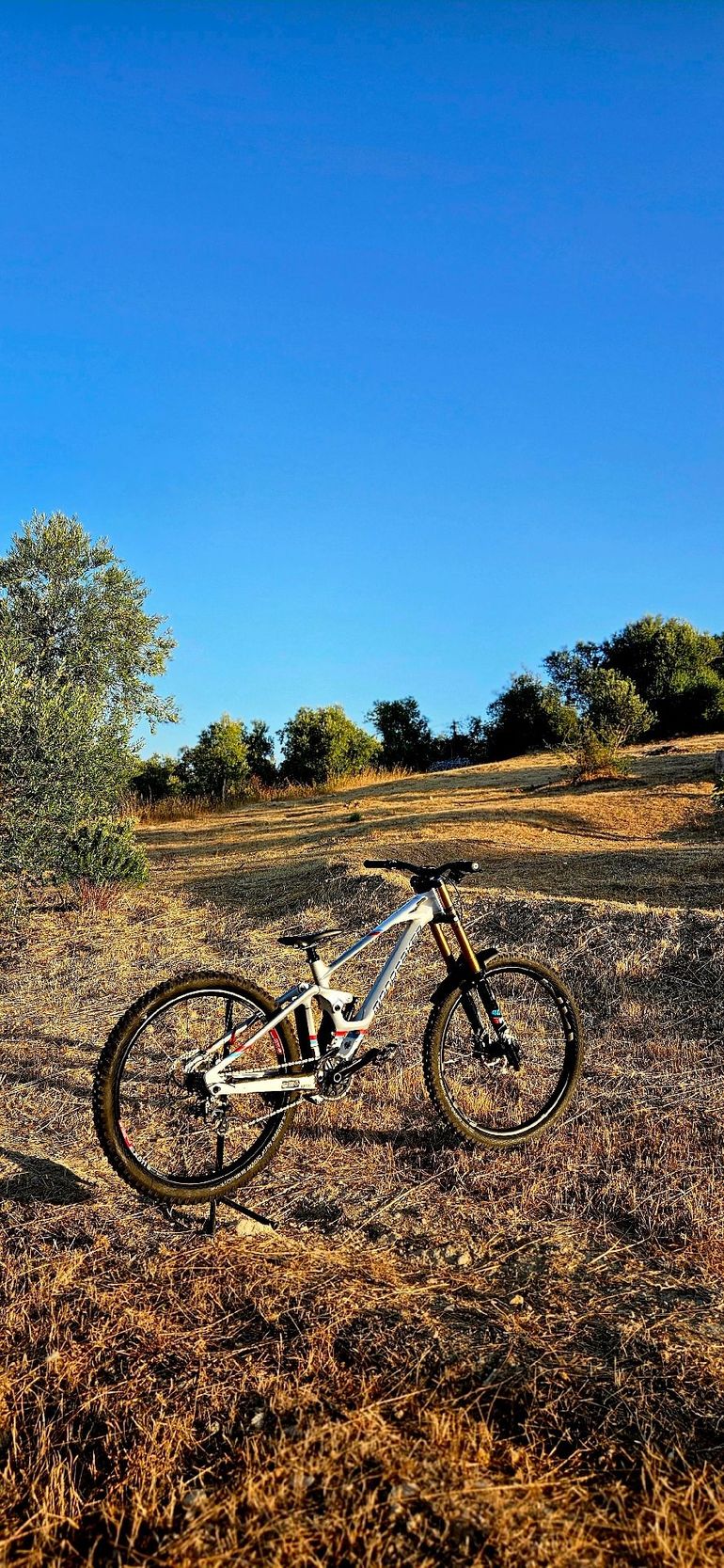 Gebrauchtes Mondraker Summum Shimano Saint 2024 Mountainbike, Weiß — Bild 2 von 22