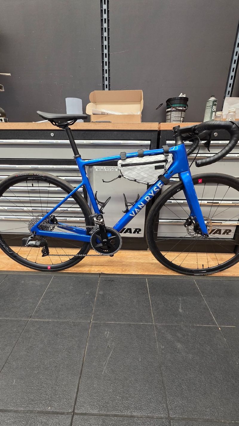 Tweedehands Van rysel 12-Speed Road Bike NCR CF Rival AXS eTap 2026 2026 Road & Gravel