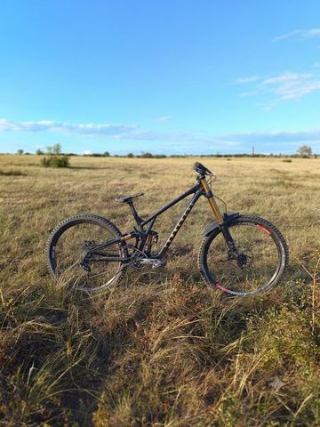 Tweedehands Commencal SUPREME DH V5 SIGNATURE LTD MOTO STYLE 2024 2024 MTB