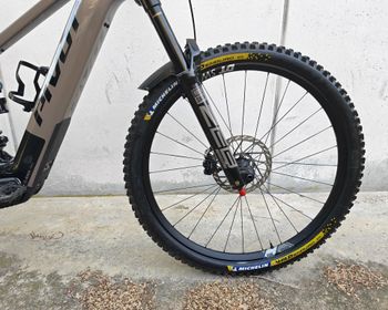 Używany Pivot Shuttle Am Pro 2025 2025 Mountainbike — zdjęcie 9 z 10