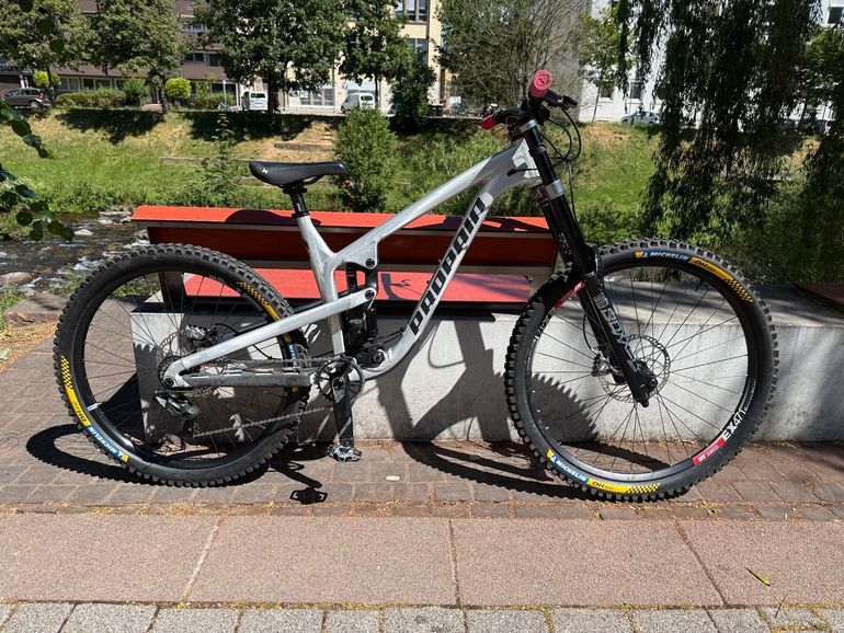 Použité Propain Spindrift SRAM GX DH 2024 Mountainbike — obrázek 1 z 20