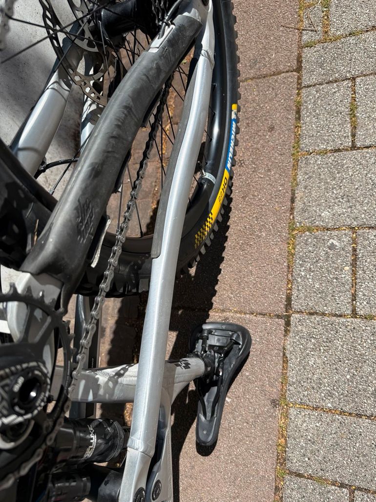 Použité Propain Spindrift SRAM GX DH 2024 Mountainbike — obrázek 18 z 20