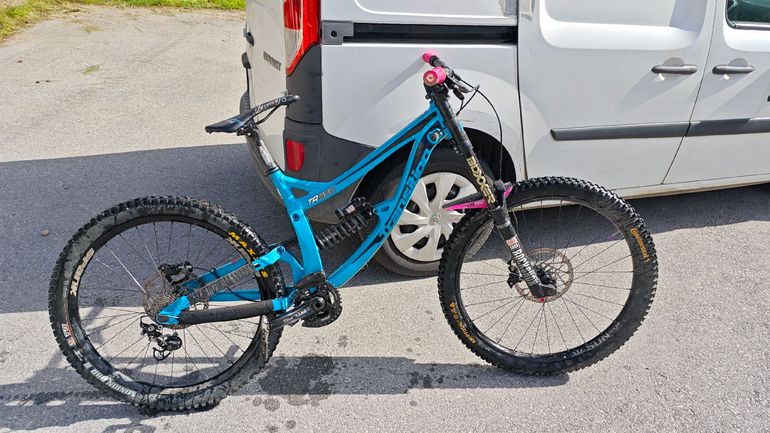 Gebrauchtes Transition Tr500 Shimano Saint 2016 Mountainbike, Blau — Bild 1 von 10