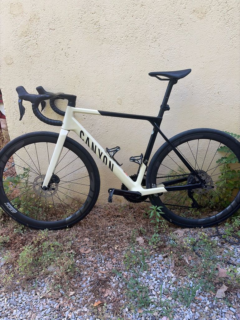 Used Canyon Ultimate CF SL 7 Di2 Aero 2024 2024 Road & Gravel, Black — image 2 of 12