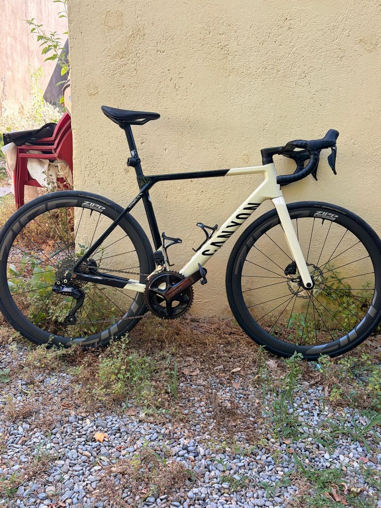 Used Canyon Ultimate CF SL 7 Di2 Aero 2024 2024 Road & Gravel, Black — image 1 of 12
