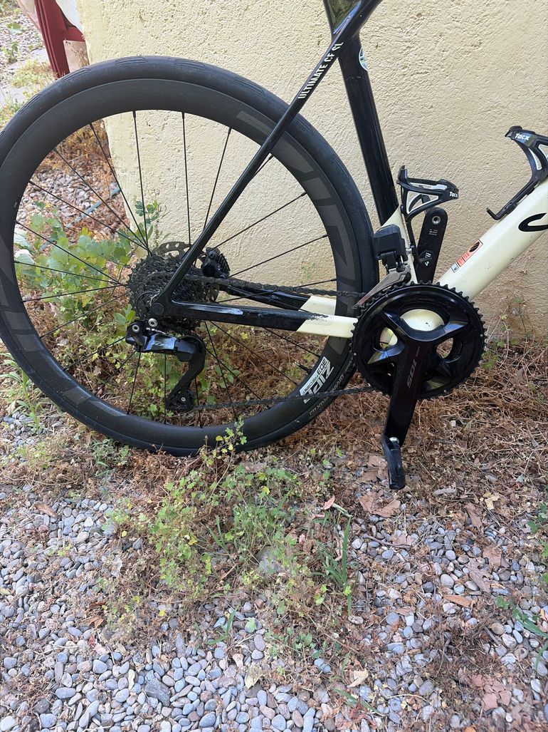 Used Canyon Ultimate CF SL 7 Di2 Aero 2024 2024 Road & Gravel, Black — image 3 of 12