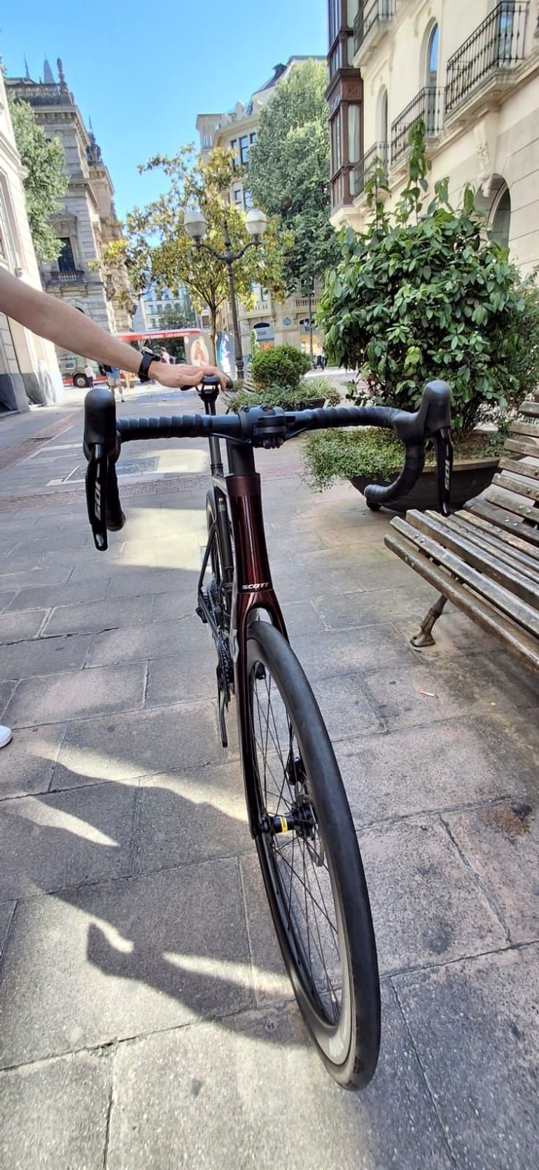 Used Scott Addict 30 2023 2023 Road & Gravel, Red — image 17 of 19