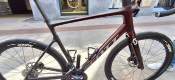 Used Scott Addict 30 2023 2023 Road & Gravel, Red — image 2 of 19