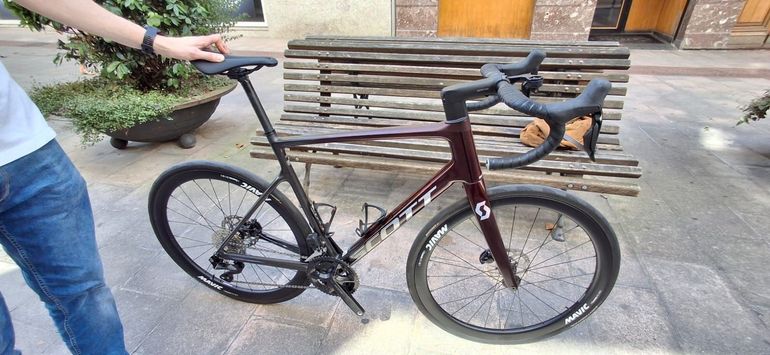 Used Scott Addict 30 2023 2023 Road & Gravel, Red — image 16 of 19