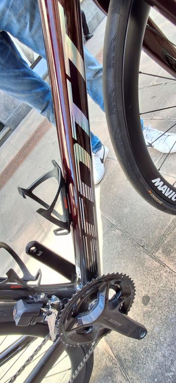 Used Scott Addict 30 2023 2023 Road & Gravel, Red — image 7 of 19