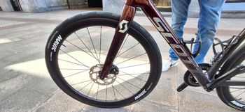 Used Scott Addict 30 2023 2023 Road & Gravel, Red — image 8 of 19