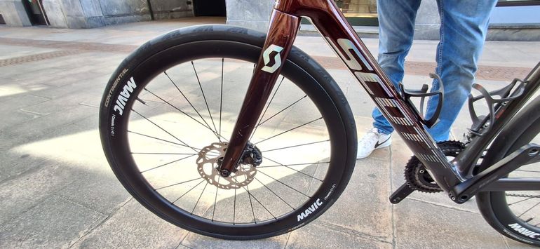 Used Scott Addict 30 2023 2023 Road & Gravel, Red — image 8 of 19