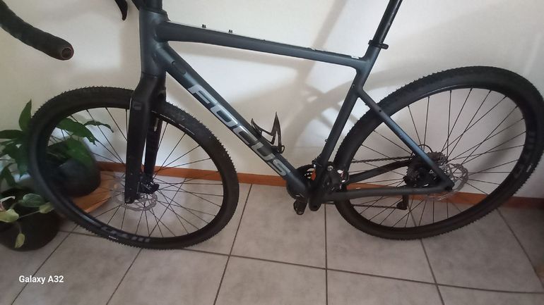Used Focus Atlas Shimano GRX 2022 Road & Gravel, Light Gray — image 7 of 9