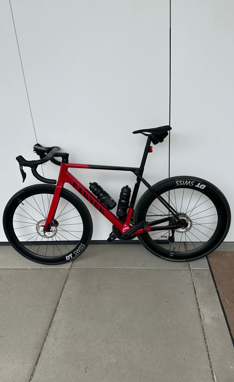Použité Canyon Ultimate CF SL 8 Aero 2024 2024 Road & Gravel — obrázek 1 z 3
