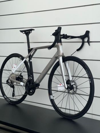 Used Lapierre Xelius DRS 6.0 2027 2027 Road & Gravel, White — image 3 of 5