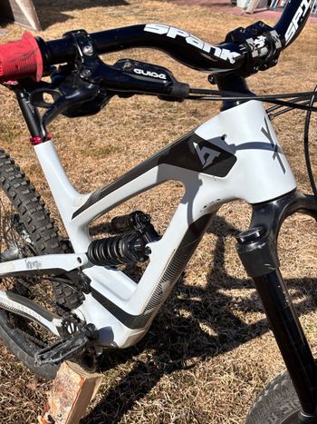 Used YT Industries Capra 27 CF Pro 2018 2018 Mountainbike, White, 27.5 — image 7 of 10