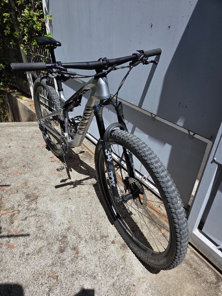 Použité Canyon Lux Trail CF 8 2025 2025 Mountainbike — obrázek 3 z 4