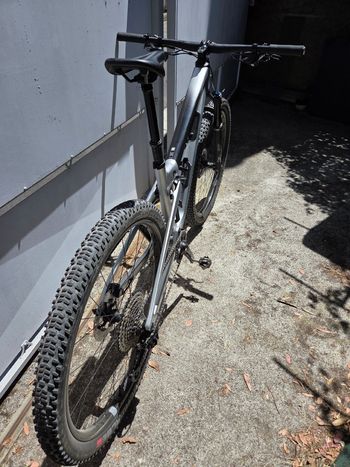 Použité Canyon Lux Trail CF 8 2025 2025 Mountainbike — obrázek 2 z 4