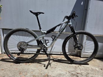 Použité Canyon Lux Trail CF 8 2025 2025 MTB
