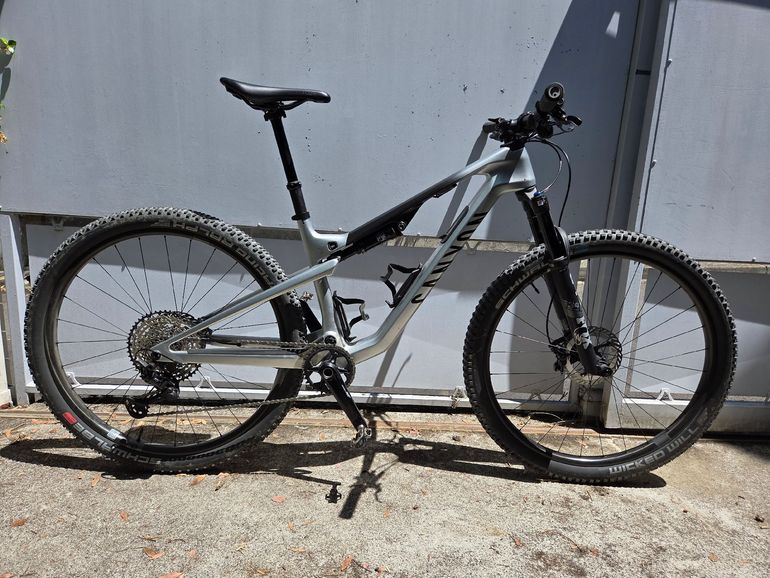 Použité Canyon Lux Trail CF 8 2025 2025 Mountainbike — obrázek 1 z 4