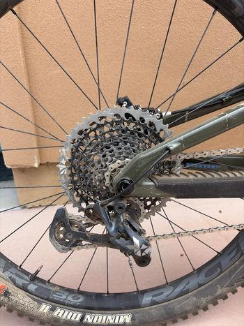Used Santa Cruz Bronson SRAM Rival eTap AXS 2020 Mountainbike, Green — image 3 of 4