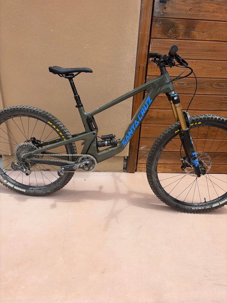 Used Santa Cruz Bronson SRAM Rival eTap AXS 2020 Mountainbike, Green — image 1 of 4