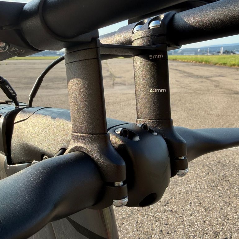 Used Felt Ia Shimano Ultegra 2023 Road & Gravel, Light Gray — image 35 of 38