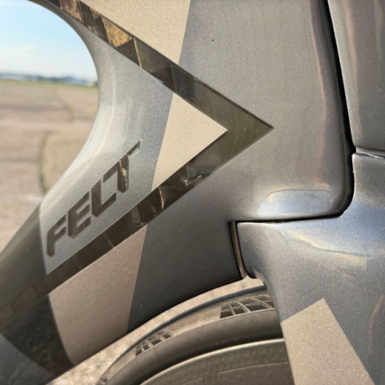 Used Felt Ia Shimano Ultegra 2023 Road & Gravel, Light Gray — image 10 of 38
