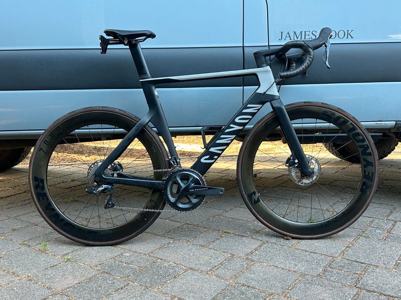 Gebrauchtes Canyon Aeroad CF SL 8 Disc 2022 2022 Road & Gravel, Schwarz — Bild 1 von 14