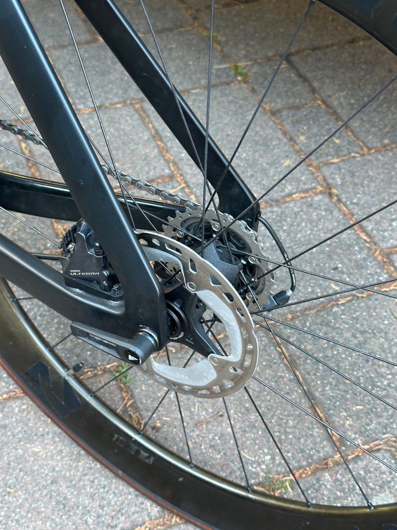 Gebrauchtes Canyon Aeroad CF SL 8 Disc 2022 2022 Road & Gravel, Schwarz — Bild 10 von 14