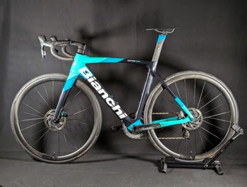 Used Bianchi Oltre XR4 Force ETap AXS 2024 2024 Road & Gravel, Blue — image 2 of 19