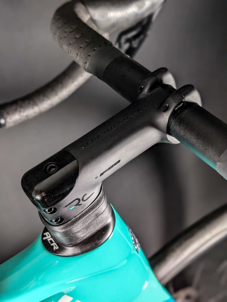 Used Bianchi Oltre XR4 Force ETap AXS 2024 2024 Road & Gravel, Blue — image 16 of 19