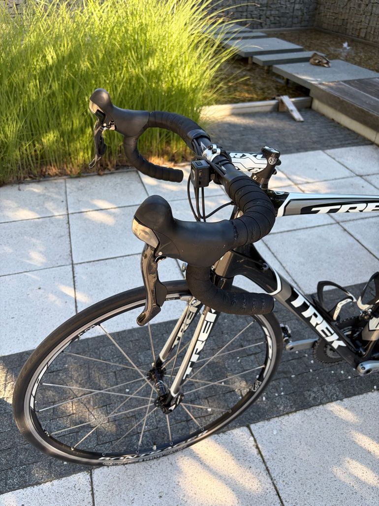 Used Trek Madone 5.2 2011 2011 Road & Gravel, Black — image 5 of 20