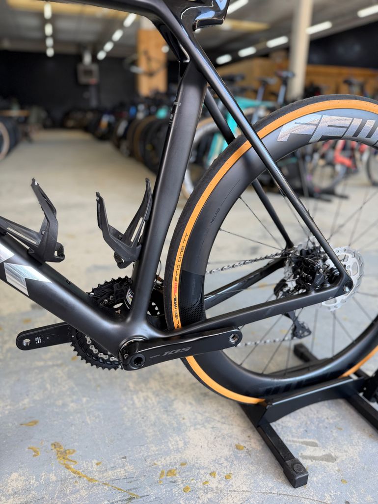 Used Trek Madone SL 6 Gen 8 2025 2025 Road & Gravel, Black — image 19 of 22