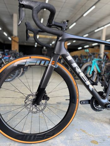 Used Trek Madone SL 6 Gen 8 2025 2025 Road & Gravel, Black — image 15 of 22