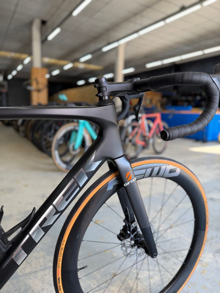 Used Trek Madone SL 6 Gen 8 2025 2025 Road & Gravel, Black — image 6 of 22