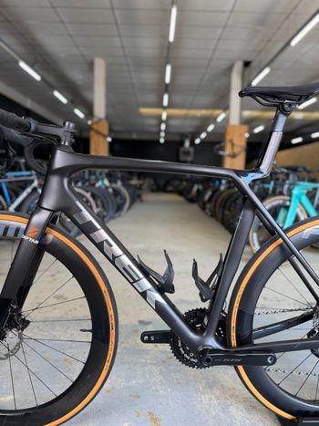 Used Trek Madone SL 6 Gen 8 2025 2025 Road & Gravel, Black — image 21 of 22