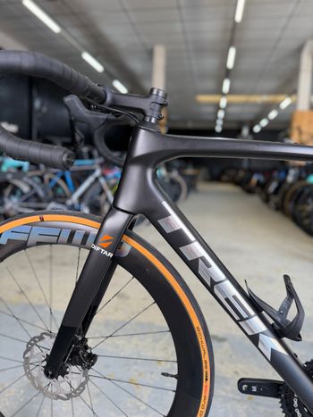 Used Trek Madone SL 6 Gen 8 2025 2025 Road & Gravel, Black — image 17 of 22