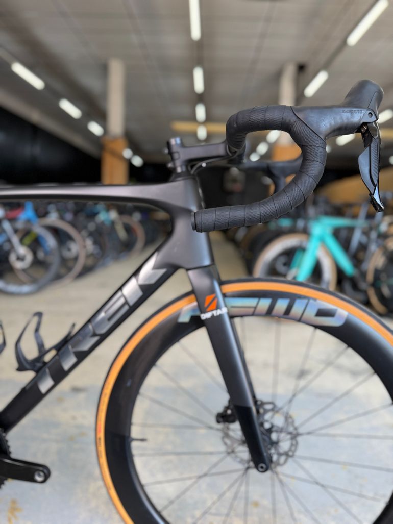 Used Trek Madone SL 6 Gen 8 2025 2025 Road & Gravel, Black — image 5 of 22