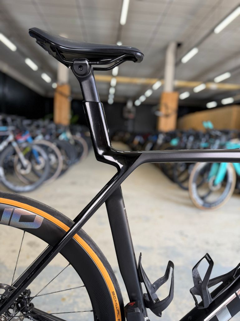 Used Trek Madone SL 6 Gen 8 2025 2025 Road & Gravel, Black — image 7 of 22